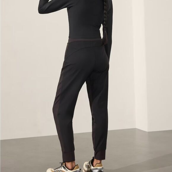 ATHLETA Headlands Hybrid Trek Jogger Black Size 0 - Picture 9 of 9